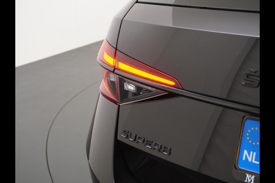 Škoda Superb Combi 1.4 TSI iV Sportline Business PHEV | PLUG-IN HYBRIDE | ADD CRUISE | STOEL/ STUURVERWARMING | ELEK. TREKHAAK | 360 CAMERA| ACHTERBANK VERWARMD| TREKHAAK | BOM VOL OPTIES | RIJKLAAR GELEVERD MET 12 MND BOVAG GARANTIE |