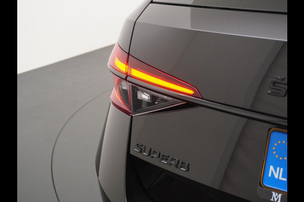 Škoda Superb Combi 1.4 TSI iV Sportline Business PHEV | PLUG-IN HYBRIDE | ADD CRUISE | STOEL/ STUURVERWARMING | ELEK. TREKHAAK | 360 CAMERA| ACHTERBANK VERWARMD| TREKHAAK | BOM VOL OPTIES | RIJKLAAR GELEVERD MET 12 MND BOVAG GARANTIE |