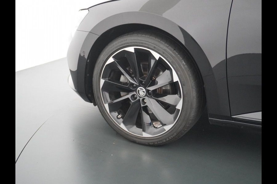 Škoda Superb Combi 1.4 TSI iV Sportline Business PHEV | PLUG-IN HYBRIDE | ADD CRUISE | STOEL/ STUURVERWARMING | ELEK. TREKHAAK | 360 CAMERA| ACHTERBANK VERWARMD| TREKHAAK | BOM VOL OPTIES | RIJKLAAR GELEVERD MET 12 MND BOVAG GARANTIE |