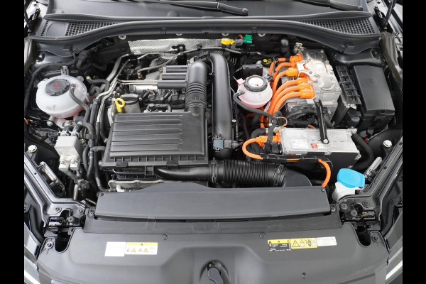 Škoda Superb Combi 1.4 TSI iV Sportline Business PHEV | PLUG-IN HYBRIDE | ADD CRUISE | STOEL/ STUURVERWARMING | ELEK. TREKHAAK | 360 CAMERA| ACHTERBANK VERWARMD| TREKHAAK | BOM VOL OPTIES | RIJKLAAR GELEVERD MET 12 MND BOVAG GARANTIE |