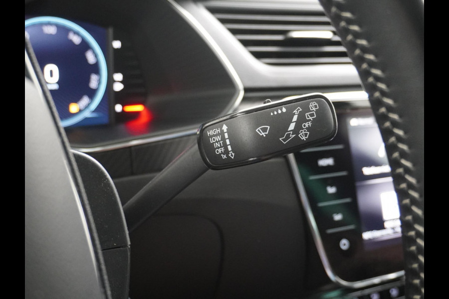 Škoda Superb Combi 1.4 TSI iV Sportline Business PHEV | PLUG-IN HYBRIDE | ADD CRUISE | STOEL/ STUURVERWARMING | ELEK. TREKHAAK | 360 CAMERA| ACHTERBANK VERWARMD| TREKHAAK | BOM VOL OPTIES | RIJKLAAR GELEVERD MET 12 MND BOVAG GARANTIE |