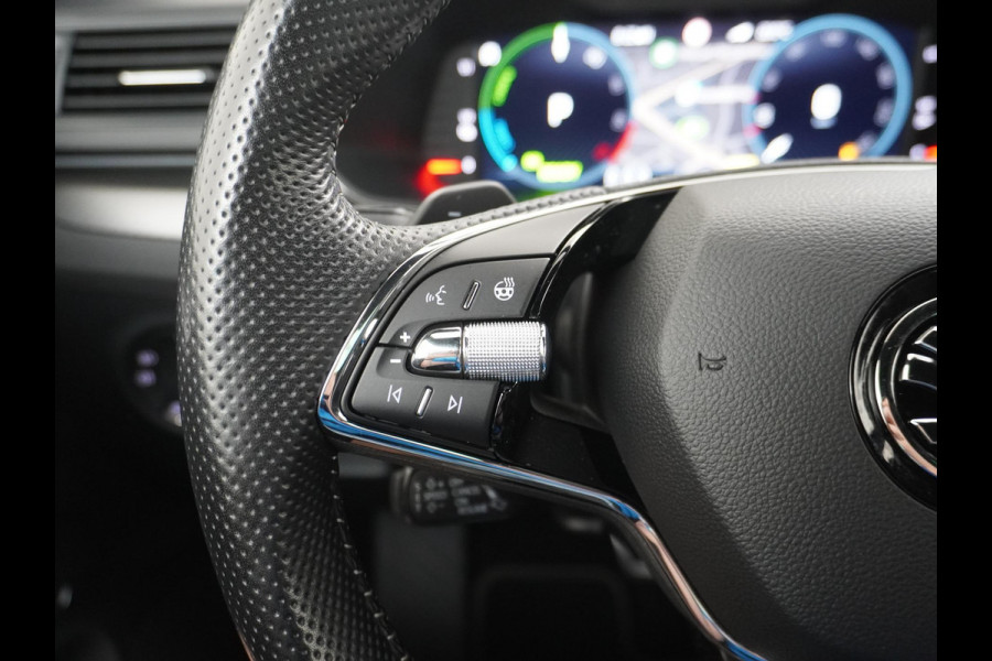 Škoda Superb Combi 1.4 TSI iV Sportline Business PHEV | PLUG-IN HYBRIDE | ADD CRUISE | STOEL/ STUURVERWARMING | ELEK. TREKHAAK | 360 CAMERA| ACHTERBANK VERWARMD| TREKHAAK | BOM VOL OPTIES | RIJKLAAR GELEVERD MET 12 MND BOVAG GARANTIE |