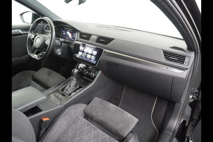 Škoda Superb Combi 1.4 TSI iV Sportline Business PHEV | PLUG-IN HYBRIDE | ADD CRUISE | STOEL/ STUURVERWARMING | ELEK. TREKHAAK | 360 CAMERA| ACHTERBANK VERWARMD| TREKHAAK | BOM VOL OPTIES | RIJKLAAR GELEVERD MET 12 MND BOVAG GARANTIE |