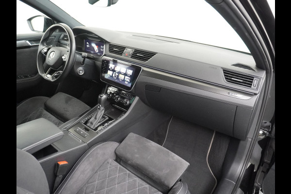 Škoda Superb Combi 1.4 TSI iV Sportline Business PHEV | PLUG-IN HYBRIDE | ADD CRUISE | STOEL/ STUURVERWARMING | ELEK. TREKHAAK | 360 CAMERA| ACHTERBANK VERWARMD| TREKHAAK | BOM VOL OPTIES | RIJKLAAR GELEVERD MET 12 MND BOVAG GARANTIE |