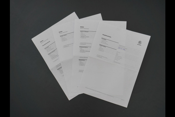 Škoda Superb Combi 1.4 TSI iV Sportline Business PHEV | PLUG-IN HYBRIDE | ADD CRUISE | STOEL/ STUURVERWARMING | ELEK. TREKHAAK | 360 CAMERA| ACHTERBANK VERWARMD| TREKHAAK | BOM VOL OPTIES | RIJKLAAR GELEVERD MET 12 MND BOVAG GARANTIE |