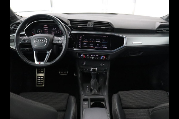 Audi Q3 45 TFSI e S edition | Stoelverwarming | Adaptive cruise | Carplay | 19'' | Virtual Cockpit | Sportstoelen | Half leder | Full LED | Parkeerhulp | PHEV | Plug In