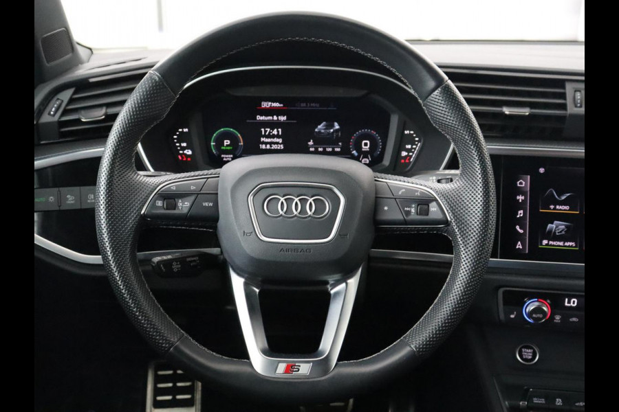 Audi Q3 45 TFSI e S edition | Stoelverwarming | Adaptive cruise | Carplay | 19'' | Virtual Cockpit | Sportstoelen | Half leder | Full LED | Parkeerhulp | PHEV | Plug In
