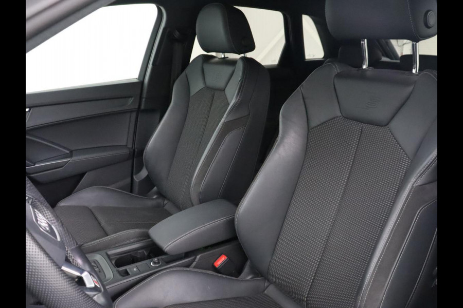 Audi Q3 45 TFSI e S edition | Stoelverwarming | Adaptive cruise | Carplay | 19'' | Virtual Cockpit | Sportstoelen | Half leder | Full LED | Parkeerhulp | PHEV | Plug In