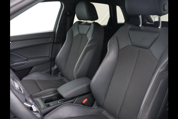 Audi Q3 45 TFSI e S edition | Stoelverwarming | Adaptive cruise | Carplay | 19'' | Virtual Cockpit | Sportstoelen | Half leder | Full LED | Parkeerhulp | PHEV | Plug In