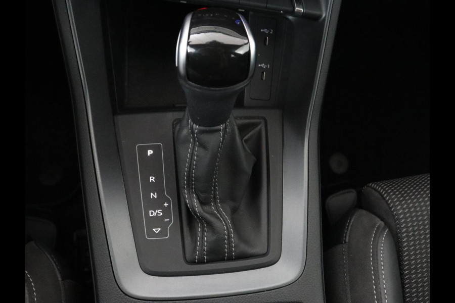 Audi Q3 45 TFSI e S edition | Stoelverwarming | Adaptive cruise | Carplay | 19'' | Virtual Cockpit | Sportstoelen | Half leder | Full LED | Parkeerhulp | PHEV | Plug In