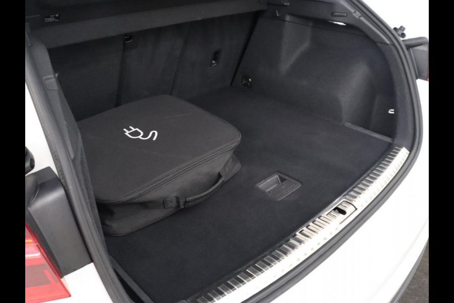 Audi Q3 45 TFSI e S edition | Stoelverwarming | Adaptive cruise | Carplay | 19'' | Virtual Cockpit | Sportstoelen | Half leder | Full LED | Parkeerhulp | PHEV | Plug In
