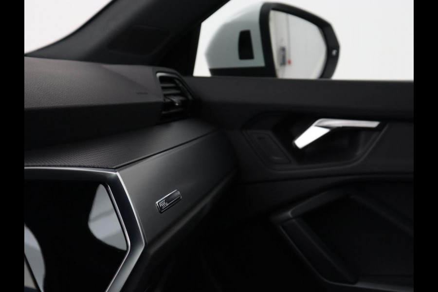 Audi Q3 45 TFSI e S edition | Stoelverwarming | Adaptive cruise | Carplay | 19'' | Virtual Cockpit | Sportstoelen | Half leder | Full LED | Parkeerhulp | PHEV | Plug In