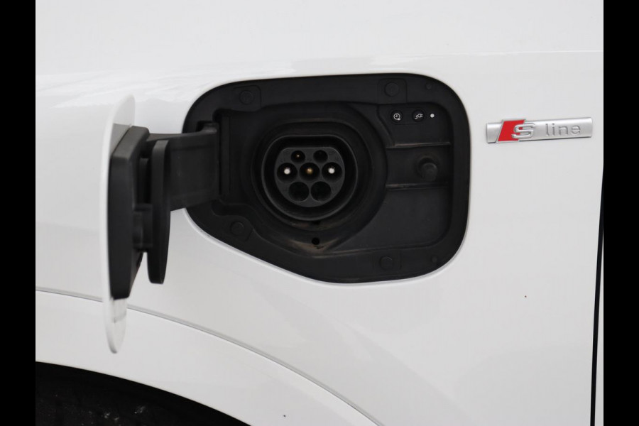 Audi Q3 45 TFSI e S edition | Stoelverwarming | Adaptive cruise | Carplay | 19'' | Virtual Cockpit | Sportstoelen | Half leder | Full LED | Parkeerhulp | PHEV | Plug In
