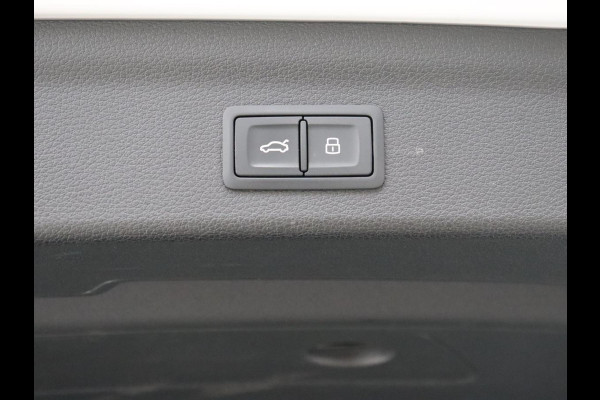 Audi Q3 45 TFSI e S edition | Stoelverwarming | Adaptive cruise | Carplay | 19'' | Virtual Cockpit | Sportstoelen | Half leder | Full LED | Parkeerhulp | PHEV | Plug In