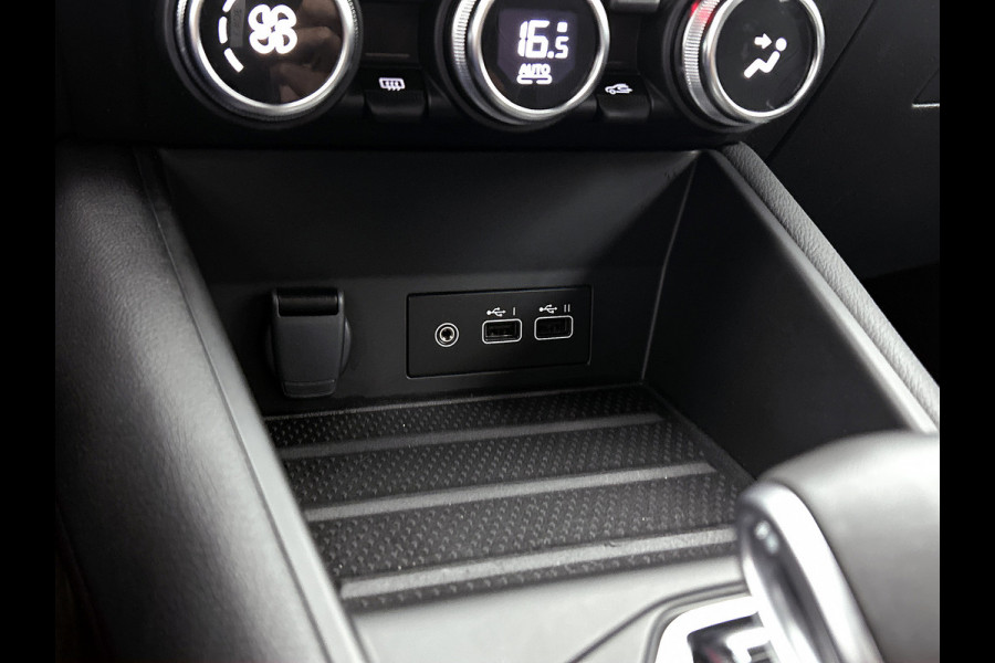 Renault Captur Techno 140PK / CAMERA / NAVI GROOT / 1500KG trekgewicht /PARK. SENSOREN V+A / STOELVERWARMING