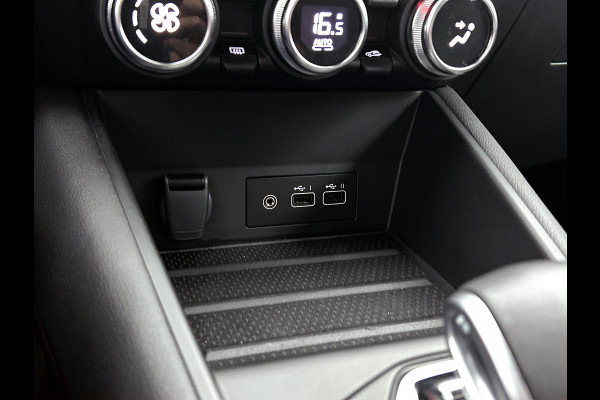 Renault Captur Techno 140PK / CAMERA / NAVI GROOT / 1500KG trekgewicht /PARK. SENSOREN V+A / STOELVERWARMING