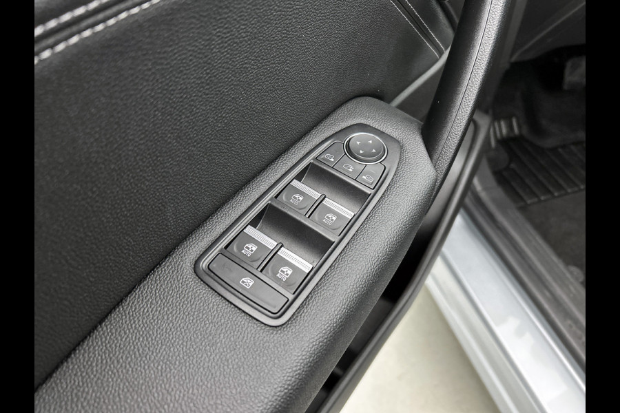 Renault Captur Techno 140PK / CAMERA / NAVI GROOT / 1500KG trekgewicht /PARK. SENSOREN V+A / STOELVERWARMING
