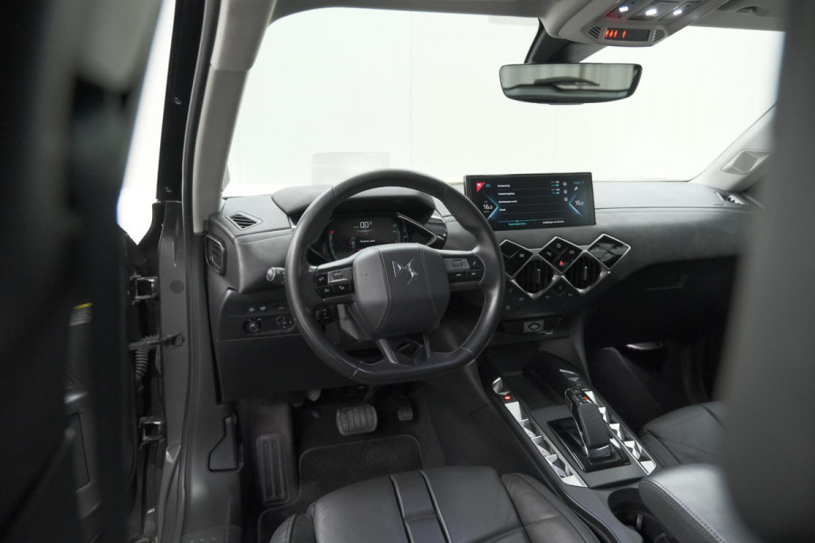 DS DS 3 Crossback 50 kwh e-Tense So Chic | Camera | Dodehoekdetectie | Head-Up Display | Apple Carplay | Stoelverwarming DS DS 3 Crossback 50 kwh e-Tense So Chic | Camera | Dodehoekdetectie | Head-Up Display | Apple Carplay | Stoelverwarming