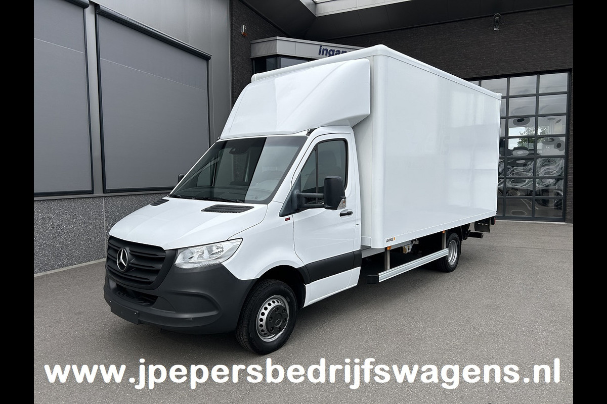 Mercedes-Benz Sprinter 516 CDI Bakwagen / Laadklep / Zijdeur / MBUX / Camera / Navigatie / Airco
