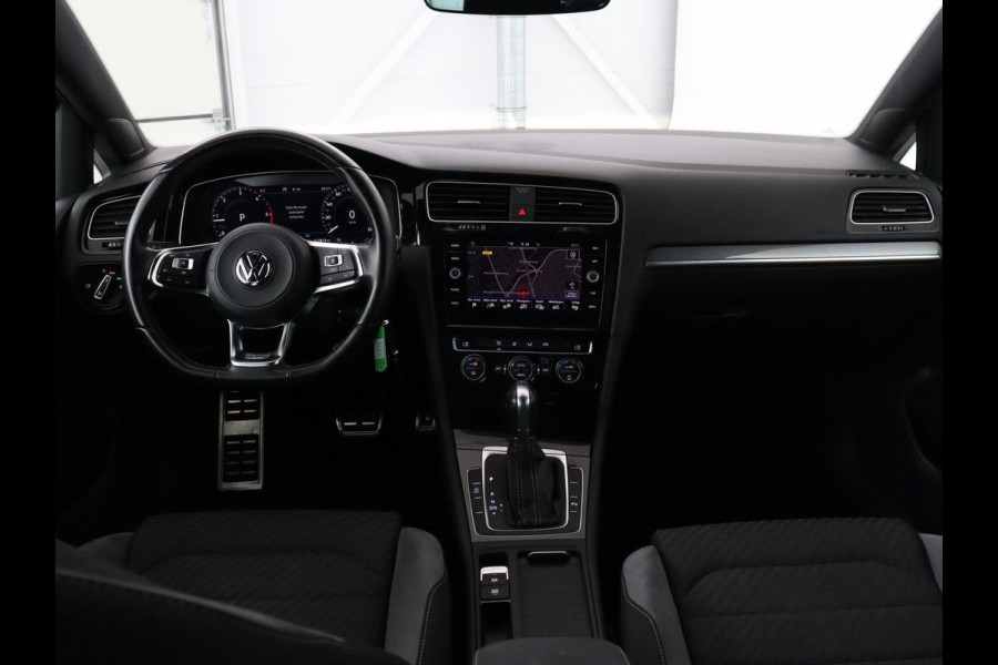 Volkswagen Golf 2.0 TDI R Line | Full LED | Adaptive cruise | Carplay | Sportstoelen | Virtual Cockpit | Verwarmde voorruit | Navigatie | Parkeerhulp