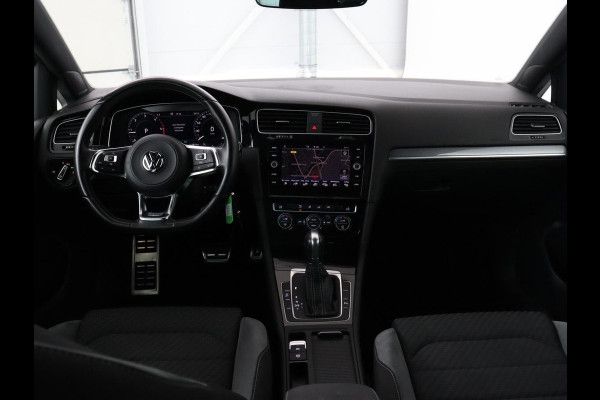 Volkswagen Golf 2.0 TDI R Line | Full LED | Adaptive cruise | Carplay | Sportstoelen | Virtual Cockpit | Verwarmde voorruit | Navigatie | Parkeerhulp