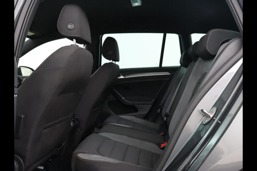 Volkswagen Golf 2.0 TDI R Line | Full LED | Adaptive cruise | Carplay | Sportstoelen | Virtual Cockpit | Verwarmde voorruit | Navigatie | Parkeerhulp