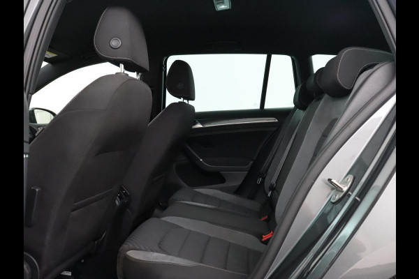Volkswagen Golf 2.0 TDI R Line | Full LED | Adaptive cruise | Carplay | Sportstoelen | Virtual Cockpit | Verwarmde voorruit | Navigatie | Parkeerhulp