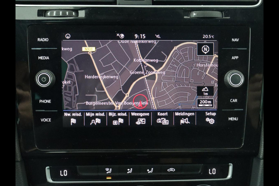 Volkswagen Golf 2.0 TDI R Line | Full LED | Adaptive cruise | Carplay | Sportstoelen | Virtual Cockpit | Verwarmde voorruit | Navigatie | Parkeerhulp