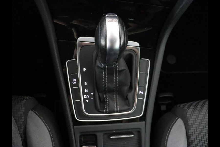 Volkswagen Golf 2.0 TDI R Line | Full LED | Adaptive cruise | Carplay | Sportstoelen | Virtual Cockpit | Verwarmde voorruit | Navigatie | Parkeerhulp