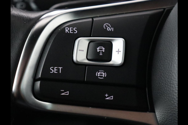 Volkswagen Golf 2.0 TDI R Line | Full LED | Adaptive cruise | Carplay | Sportstoelen | Virtual Cockpit | Verwarmde voorruit | Navigatie | Parkeerhulp