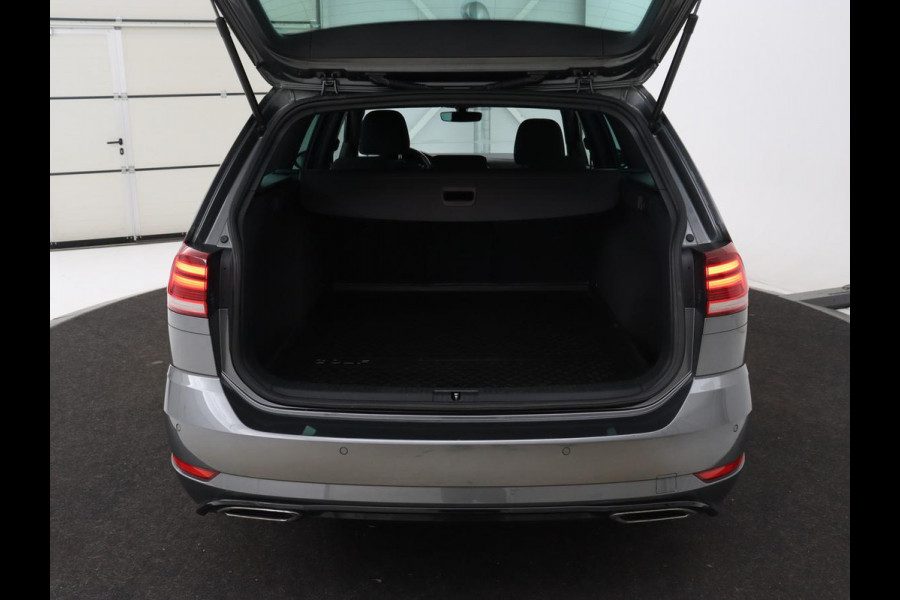 Volkswagen Golf 2.0 TDI R Line | Full LED | Adaptive cruise | Carplay | Sportstoelen | Virtual Cockpit | Verwarmde voorruit | Navigatie | Parkeerhulp