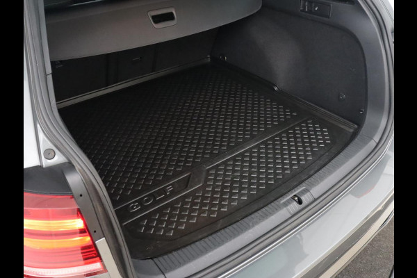 Volkswagen Golf 2.0 TDI R Line | Full LED | Adaptive cruise | Carplay | Sportstoelen | Virtual Cockpit | Verwarmde voorruit | Navigatie | Parkeerhulp