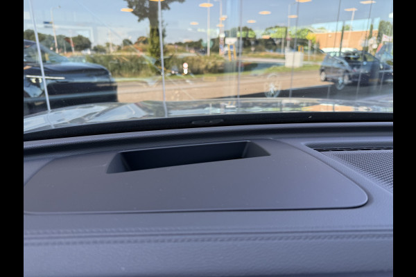Volkswagen Tiguan 1.5 eHybrid R-Line Edition ** HUD ** Trekhaak ** 360 camera ** Massage Blackstyle **