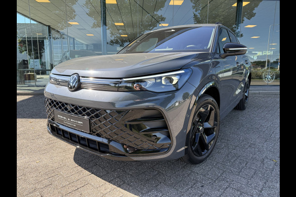 Volkswagen Tiguan 1.5 eHybrid R-Line Edition ** HUD ** Trekhaak ** 360 camera ** Massage Blackstyle **