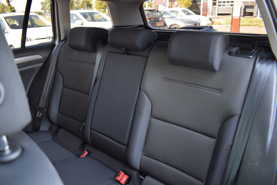 Volkswagen Golf 1.6 TDI Comfortline Business | Apple CarPlay | Adaptive | Climate