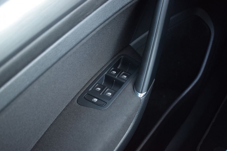 Volkswagen Golf 1.6 TDI Comfortline Business | Apple CarPlay | Adaptive | Climate
