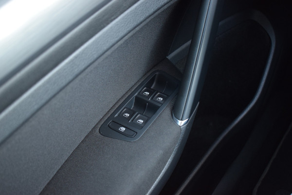 Volkswagen Golf 1.6 TDI Comfortline Business | Apple CarPlay | Adaptive | Climate