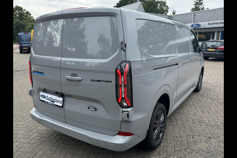 Ford E-Transit Custom 340 L2 Limited/Titanium 65 kWh / 218pk | SCI | Ford voorraad | Premium Lak: Grey Matter, Limited interieurbekleding, verwarmbare passagiersstoel (8-weg verstelbaar), centrale dubbele vergrendeling, 17 inch lichtmetalen velgen, Driver Assistance Pack, AGM Accu, BEV 3-fase oplaadkabel (mode 3, 32A, 10m) Vehicle Integration System Ford Voorraad