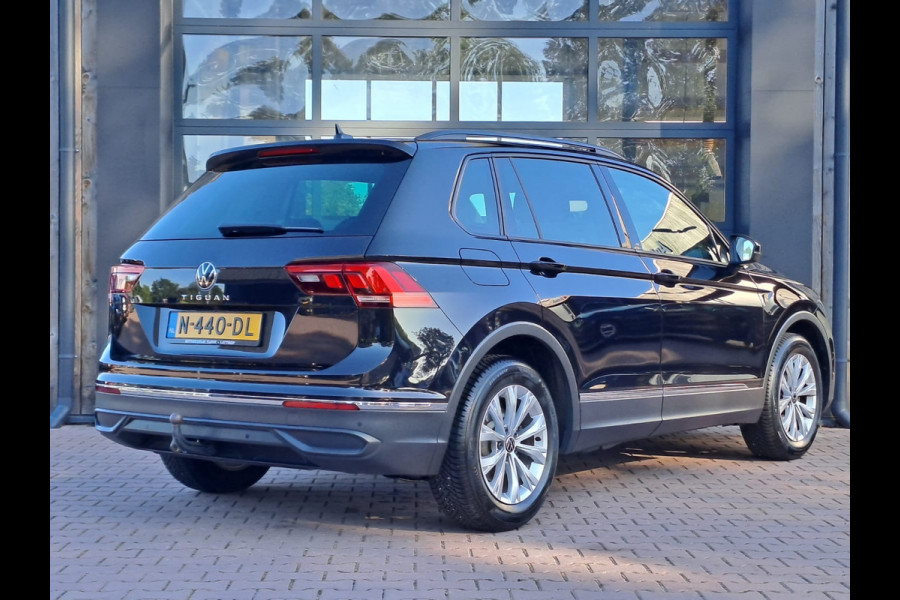 Volkswagen Tiguan 1.5 TSI Life Business | All-seasons | Trekhaak | Elek. klep | Stoelverwarming | Keyless  | Camera |