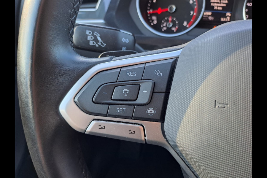 Volkswagen Tiguan 1.5 TSI Life Business | All-seasons | Trekhaak | Elek. klep | Stoelverwarming | Keyless  | Camera |