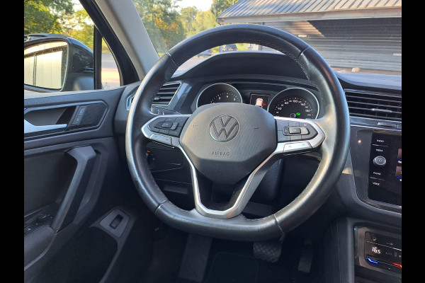 Volkswagen Tiguan 1.5 TSI Life Business | All-seasons | Trekhaak | Elek. klep | Stoelverwarming | Keyless  | Camera |