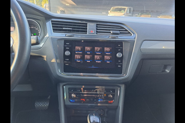 Volkswagen Tiguan 1.5 TSI Life Business | All-seasons | Trekhaak | Elek. klep | Stoelverwarming | Keyless  | Camera |