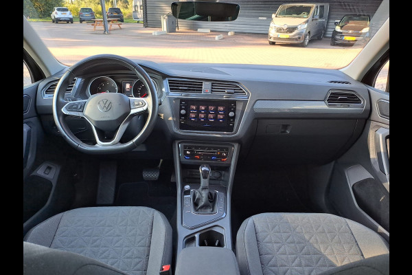 Volkswagen Tiguan 1.5 TSI Life Business | All-seasons | Trekhaak | Elek. klep | Stoelverwarming | Keyless  | Camera |