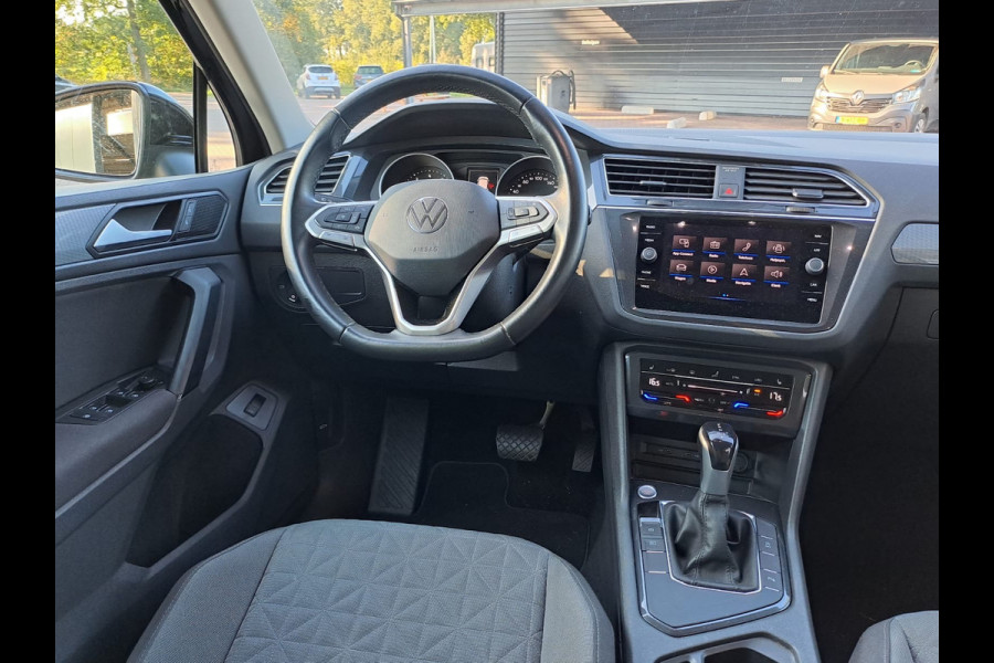 Volkswagen Tiguan 1.5 TSI Life Business | All-seasons | Trekhaak | Elek. klep | Stoelverwarming | Keyless  | Camera |