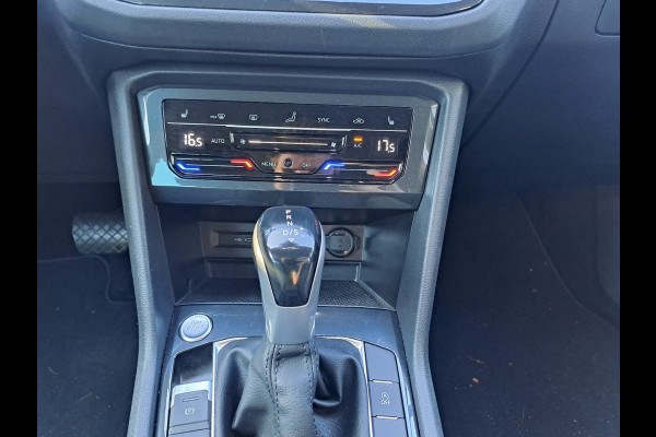 Volkswagen Tiguan 1.5 TSI Life Business | All-seasons | Trekhaak | Elek. klep | Stoelverwarming | Keyless  | Camera |