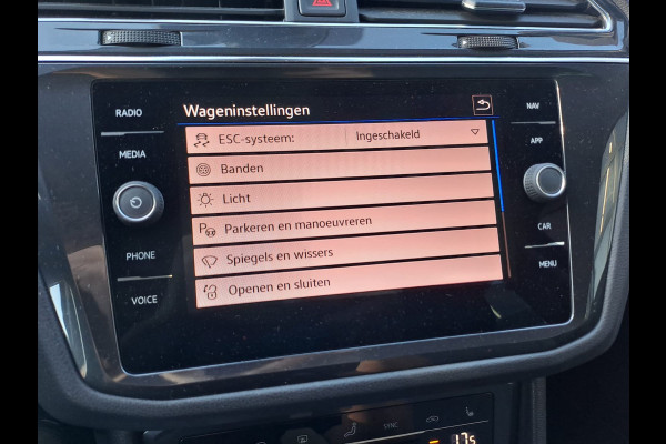 Volkswagen Tiguan 1.5 TSI Life Business | All-seasons | Trekhaak | Elek. klep | Stoelverwarming | Keyless  | Camera |