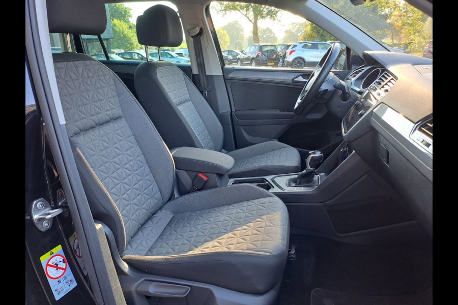 Volkswagen Tiguan 1.5 TSI Life Business | All-seasons | Trekhaak | Elek. klep | Stoelverwarming | Keyless  | Camera |