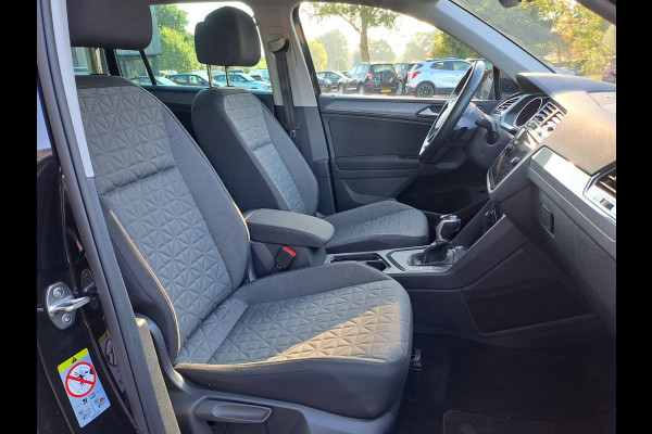 Volkswagen Tiguan 1.5 TSI Life Business | All-seasons | Trekhaak | Elek. klep | Stoelverwarming | Keyless  | Camera |