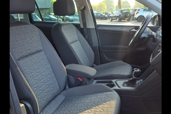 Volkswagen Tiguan 1.5 TSI Life Business | All-seasons | Trekhaak | Elek. klep | Stoelverwarming | Keyless  | Camera |