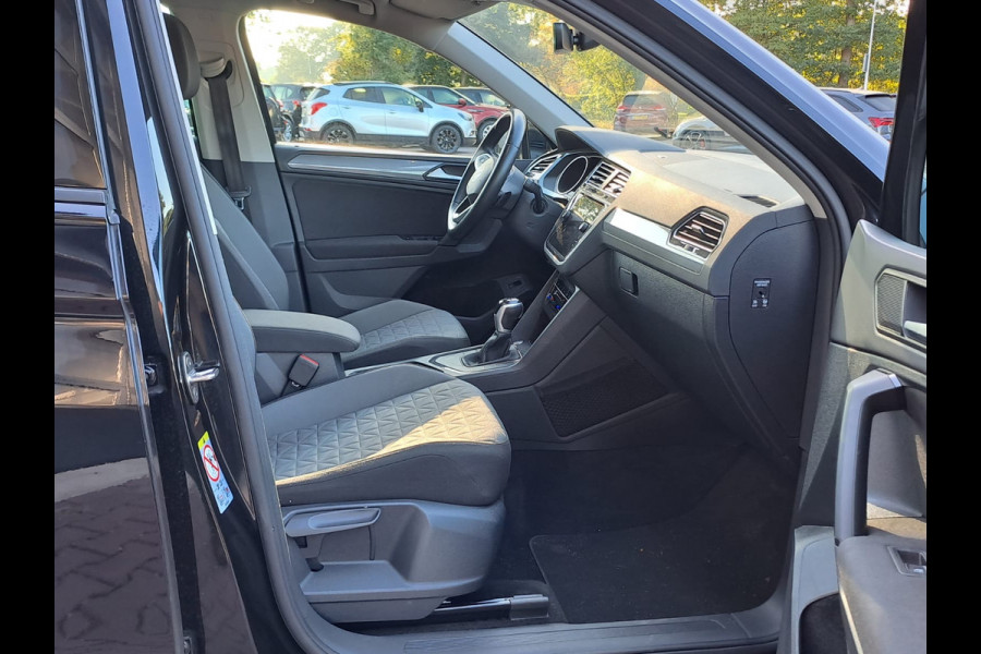 Volkswagen Tiguan 1.5 TSI Life Business | All-seasons | Trekhaak | Elek. klep | Stoelverwarming | Keyless  | Camera |